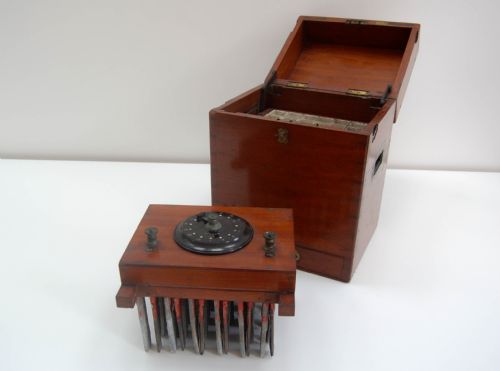 fig 3. Mid Victorian Wet Cell Electrotherapy Machine by John Weiss & Son London