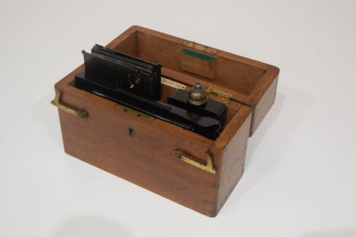 fig 2. Late Victorian Collapsible Artificial Horizon by Cary of London in Original Case