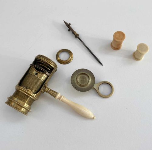 fig 1. Eighteenth Century Wilson Type Screw Barrel Pocket Microscope
