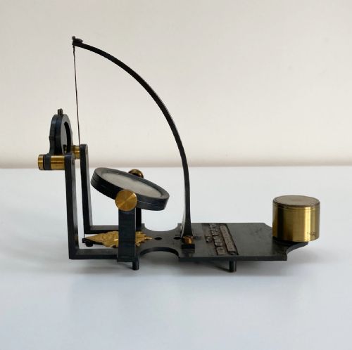 fig 1. Cased Volta Azimuth Reflector by Reynolds & Son London