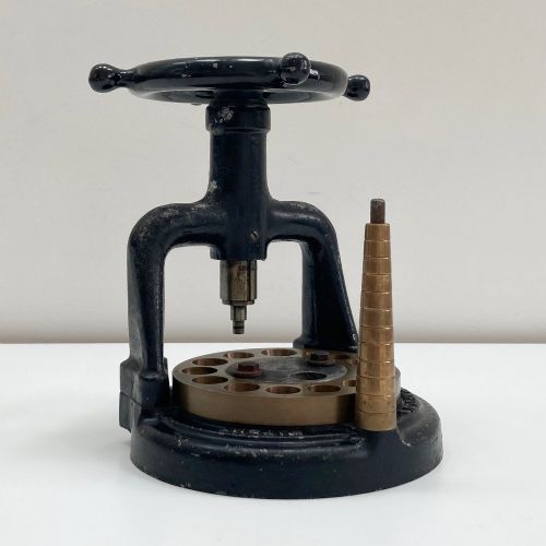 fig 1. Early Twentieth Century Pinfolds Patent Archimedian Ring Sizing Tool