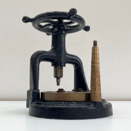 fig 2. Early Twentieth Century Pinfolds Patent Archimedian Ring Sizing Tool