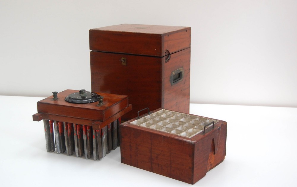 Mid Victorian Wet Cell Electrotherapy Machine by John Weiss & Son London View III