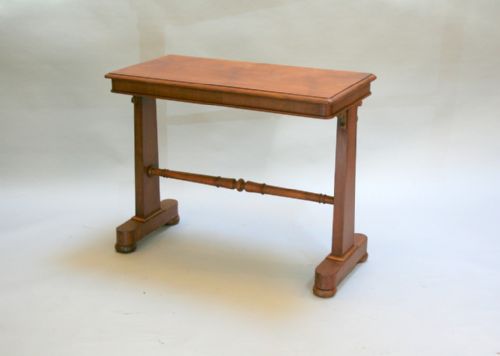 Victorian Mahogany Side Occasional Lamp Table