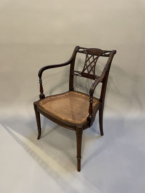 Sheraton Design Elbow Chair