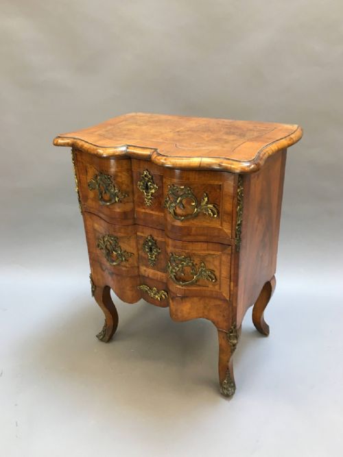 C19TH SMALL WALNUT COMMODE CHEST OF DRAWERS