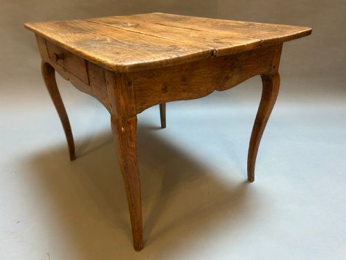 FRENCH PROVINCIAL SIDE TABLE - ADDITIONAL PHOTO 8