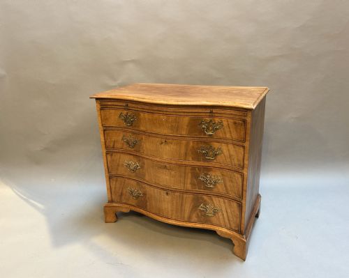 C19th Mahogany Chest of Drawers of Serpentine Outline