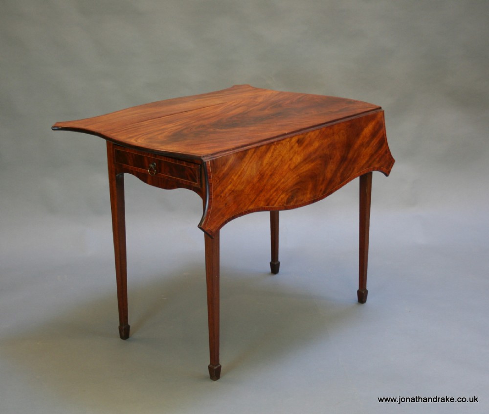 Georgian figured mahogany Pembroke occasional table