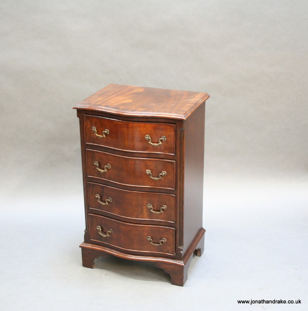 George 111 style small chest