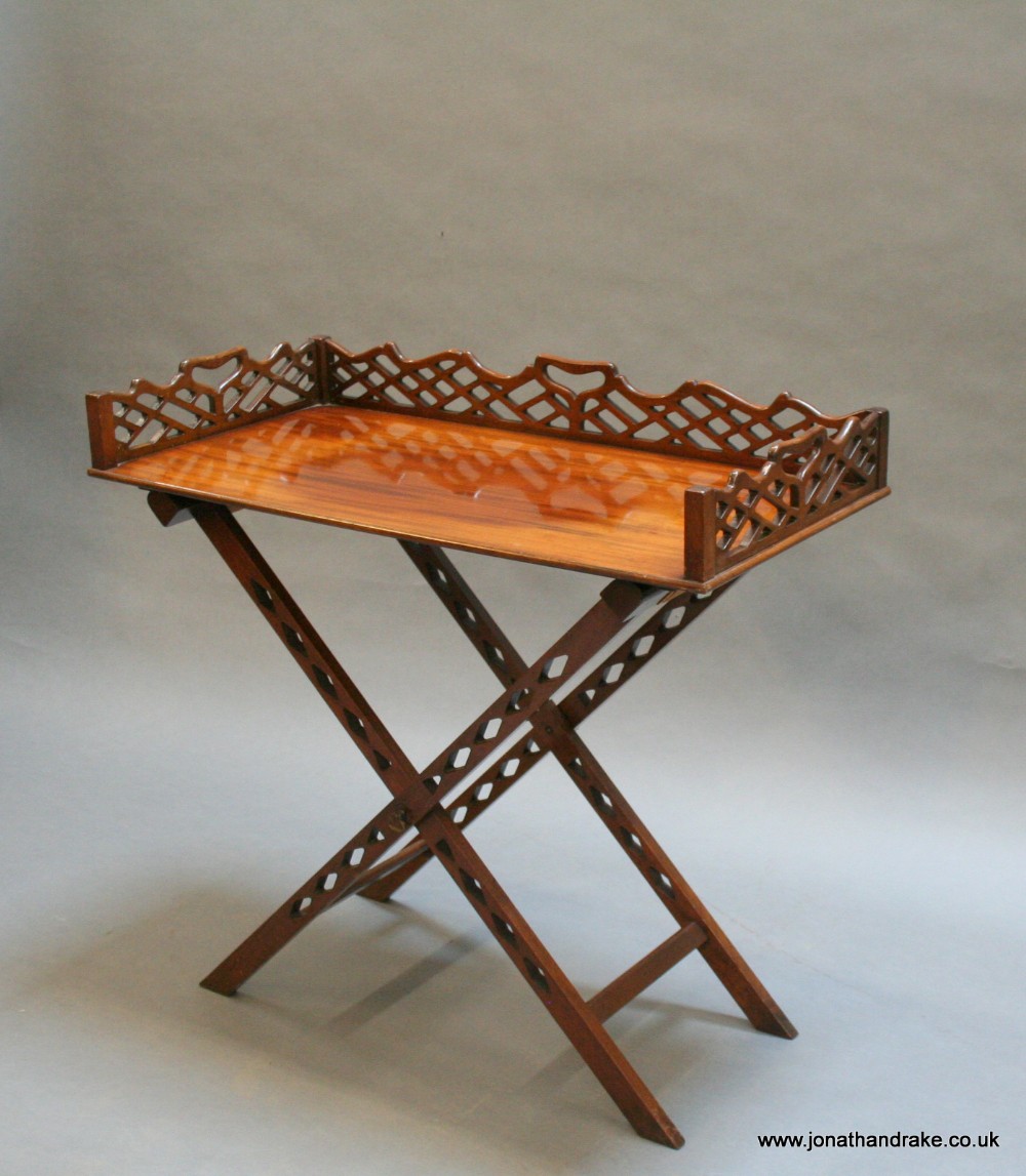 Chippendale taste butlers tray