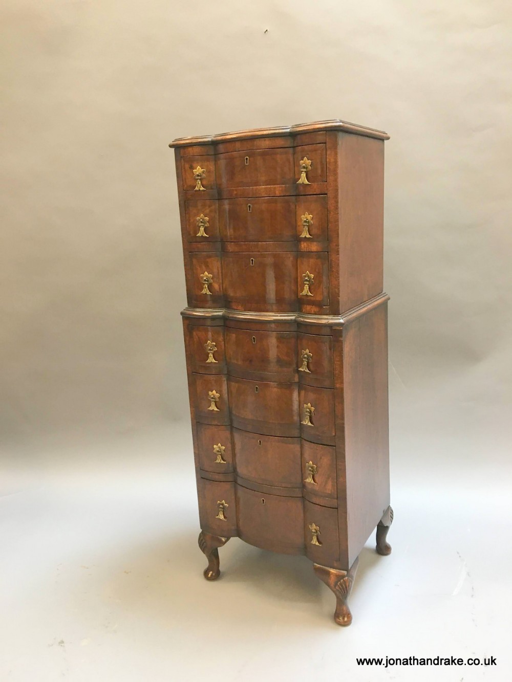 Queen anne style small chest of drawers