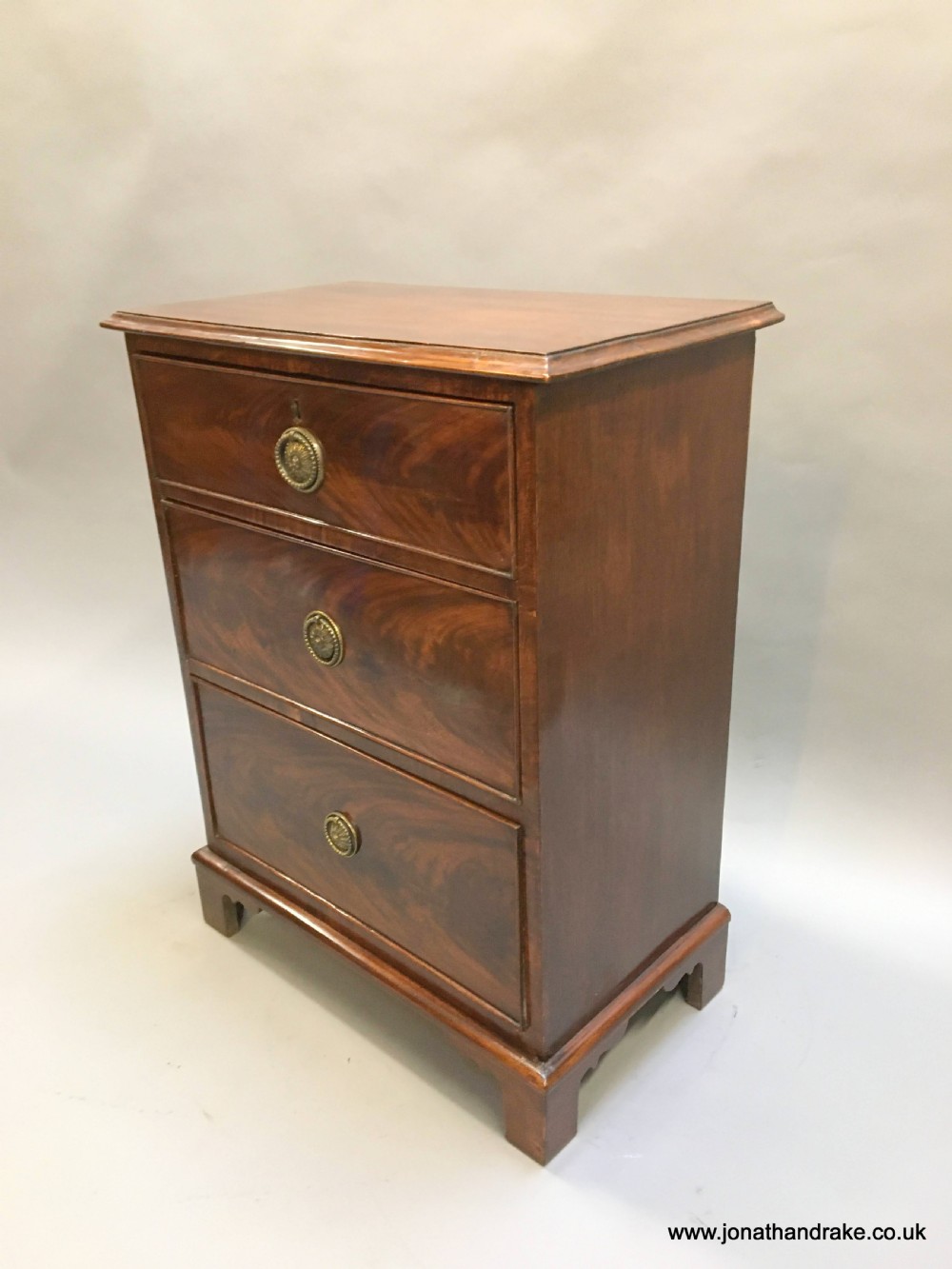 C19th small chest of drawers View III
