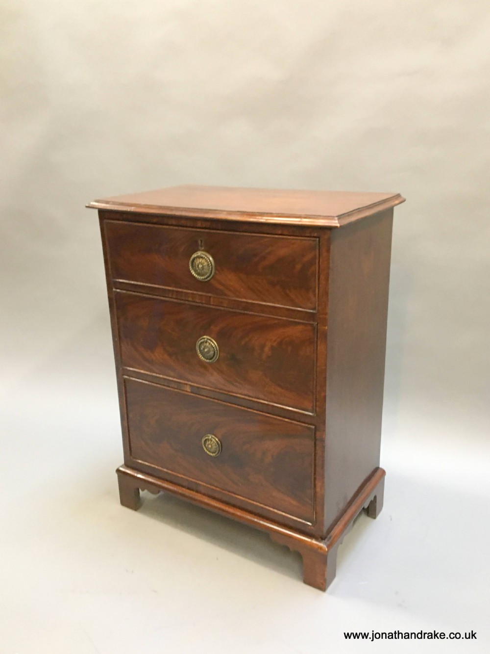 C19th small chest of drawers View IV