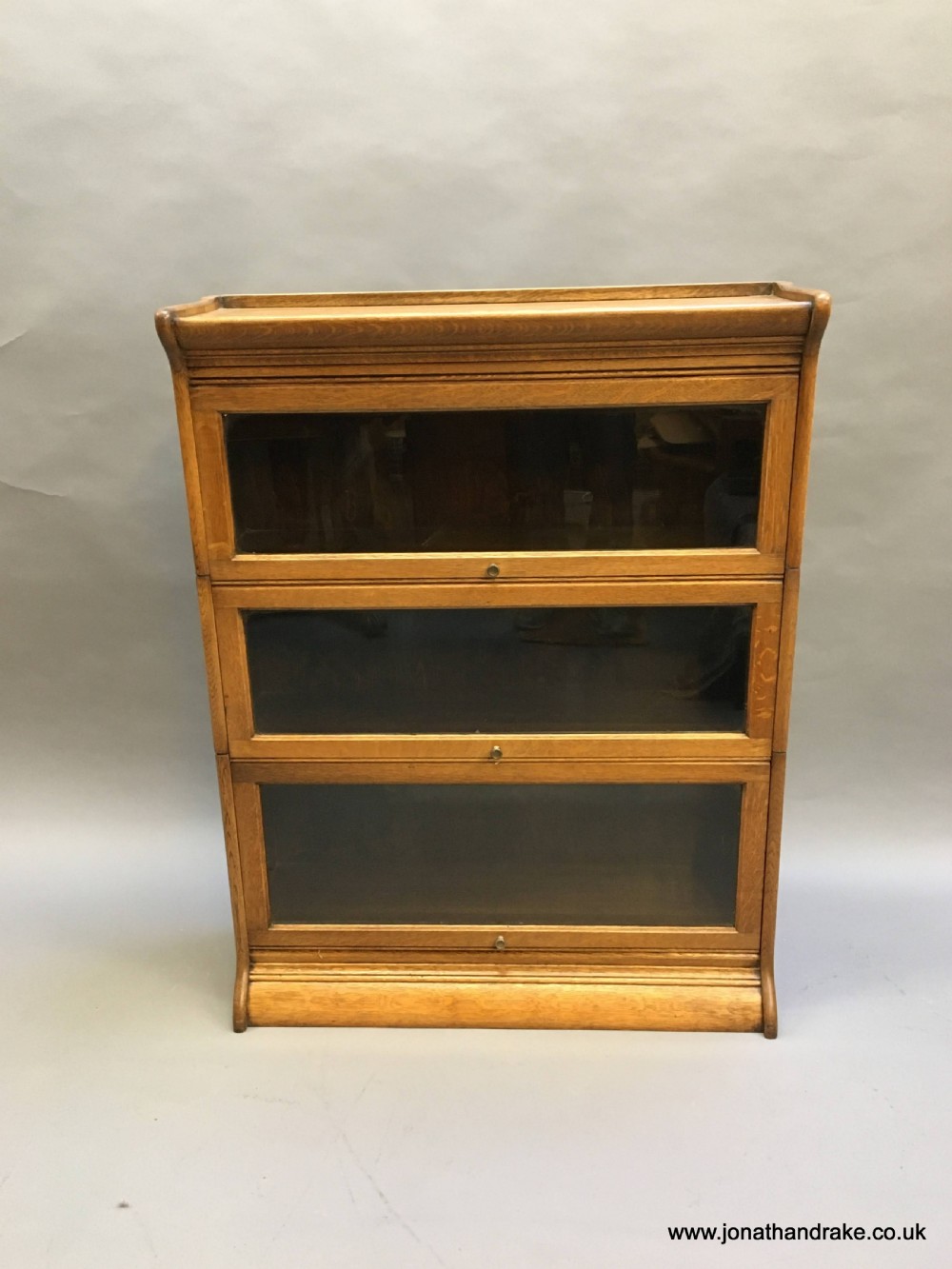 Globe wernicke type bookcase  View VI