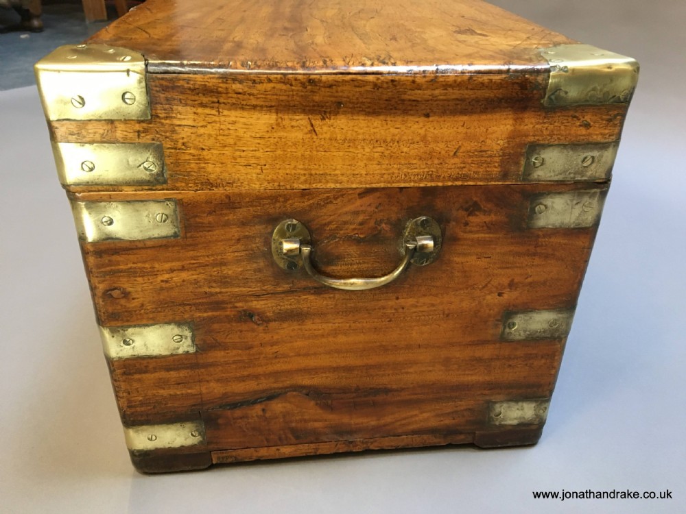 Campaign camphor chest trunk View IV