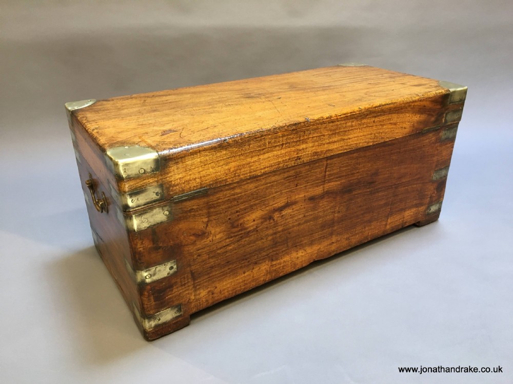Campaign camphor chest trunk View V
