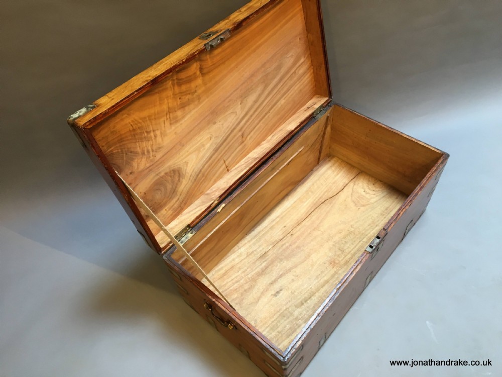 camphor campaign trunk chest View VI