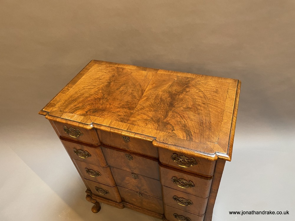 Georgian Revival small chest of drawers View VI