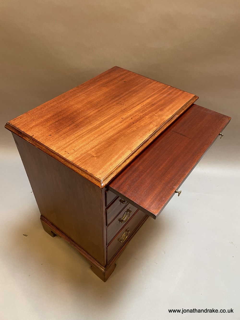 George III small chest of drawers View VI