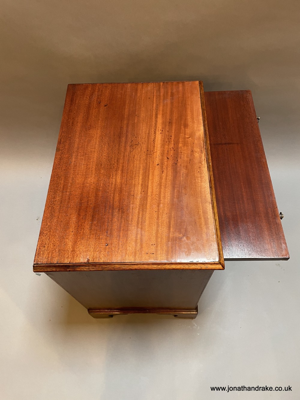 George III small chest of drawers View VIII