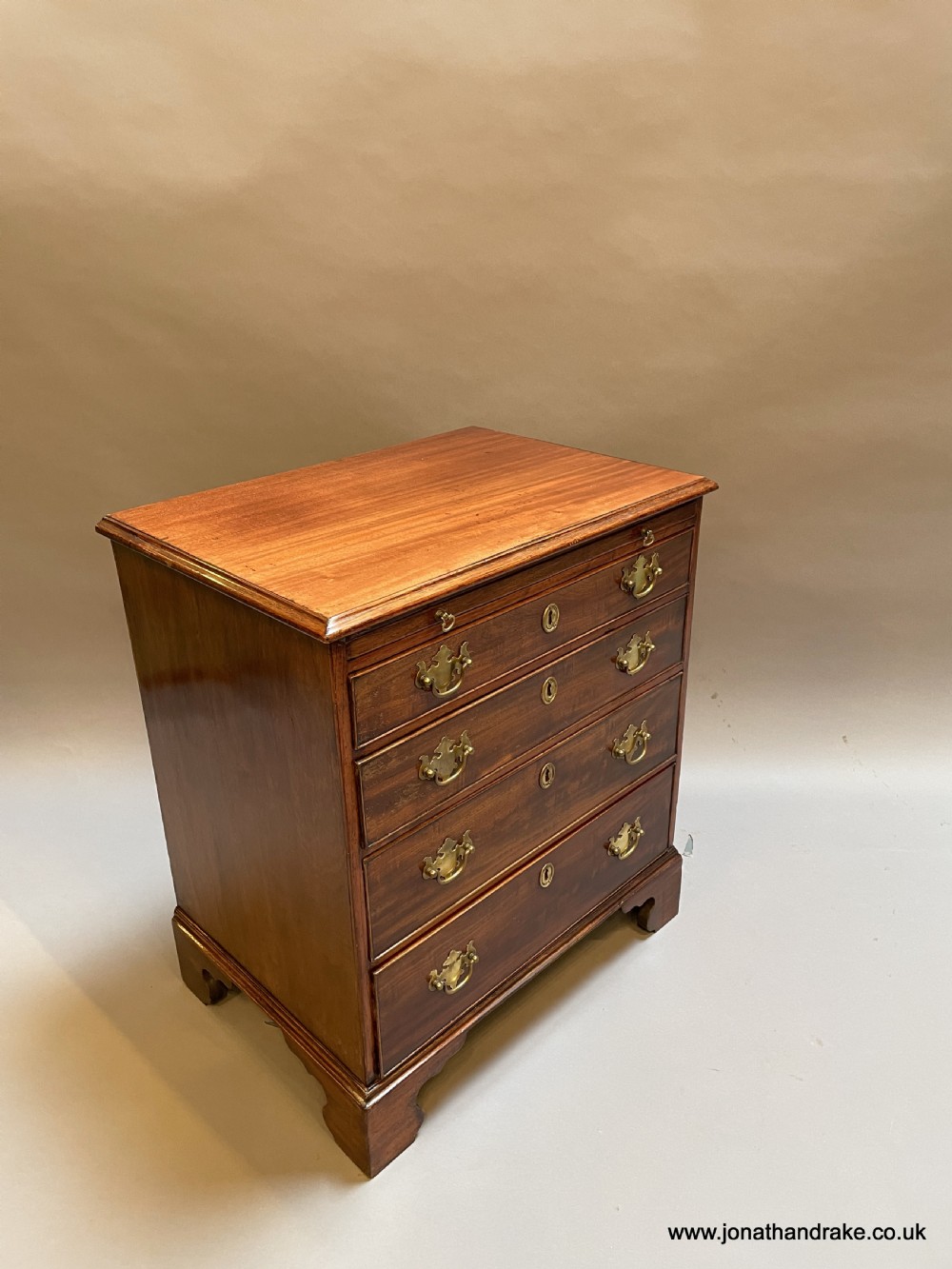 George III small chest of drawers View IX