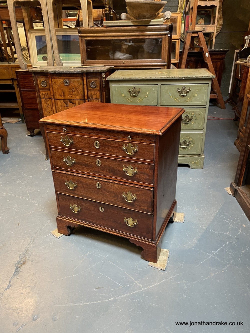 George III small chest of drawers View X