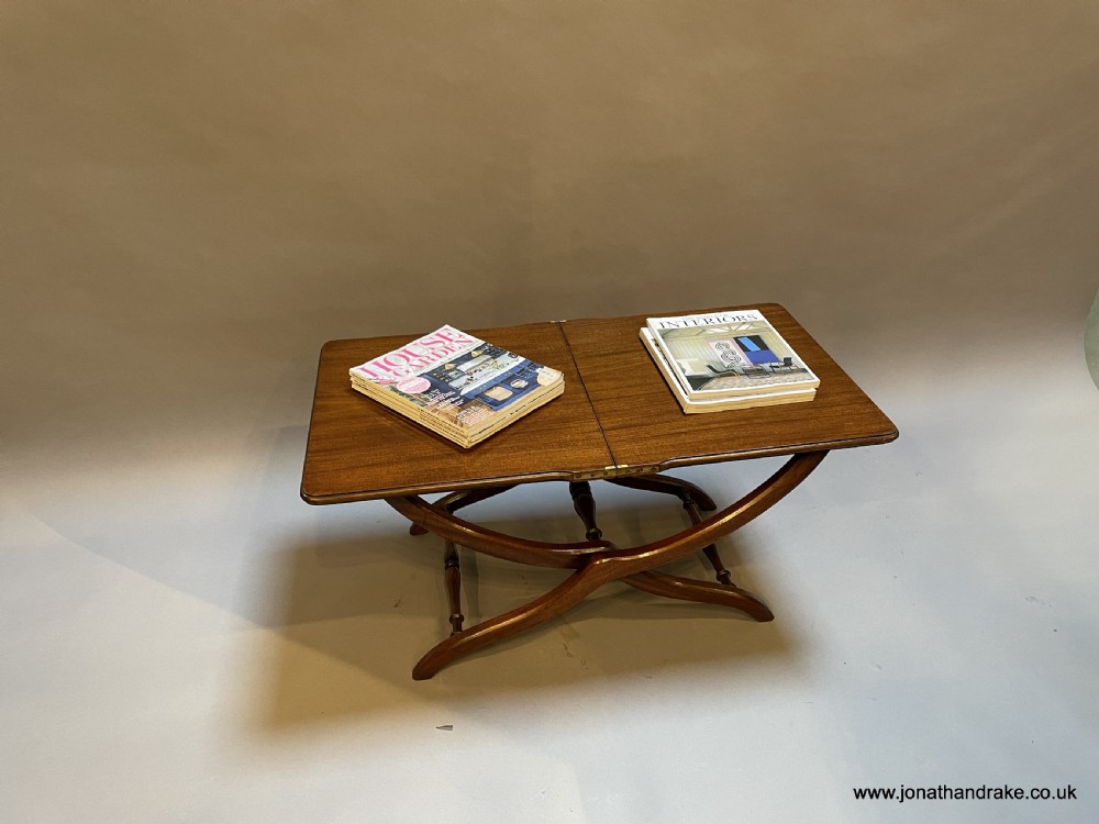 coaching coffee table View VIII