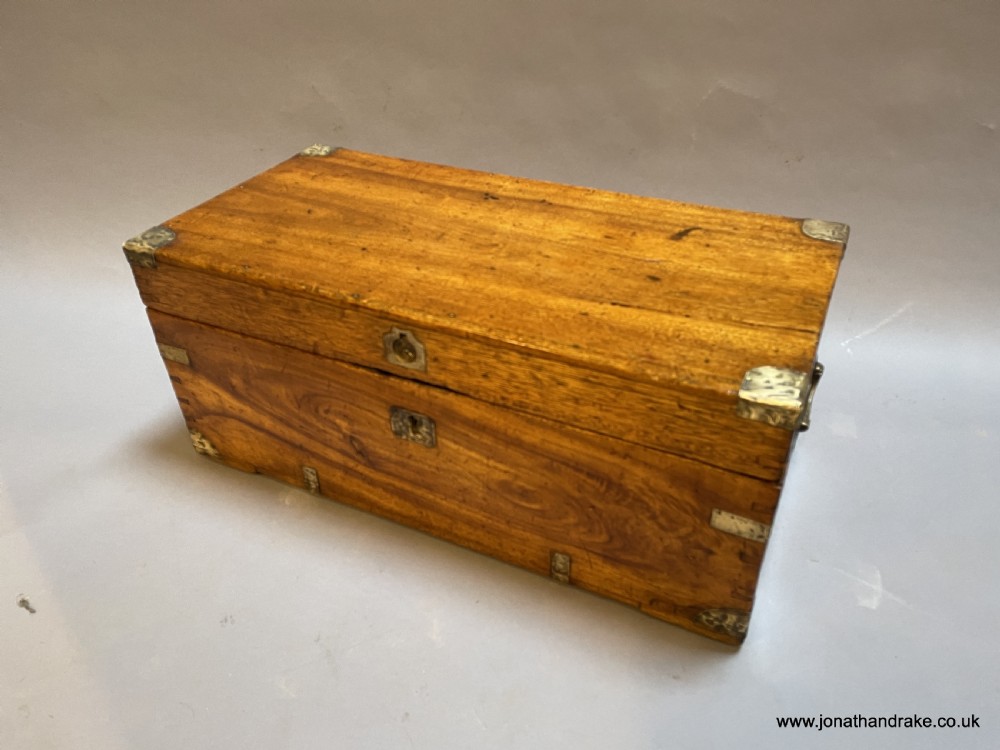 Camphor campaign travel chest View II