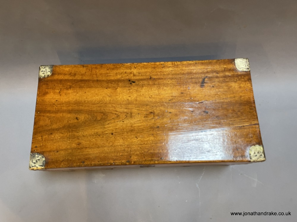 Camphor campaign travel chest View III