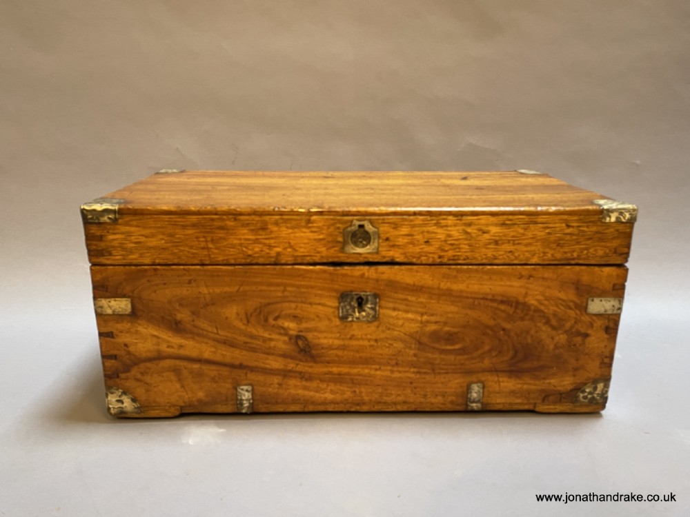 Camphor campaign travel chest View V