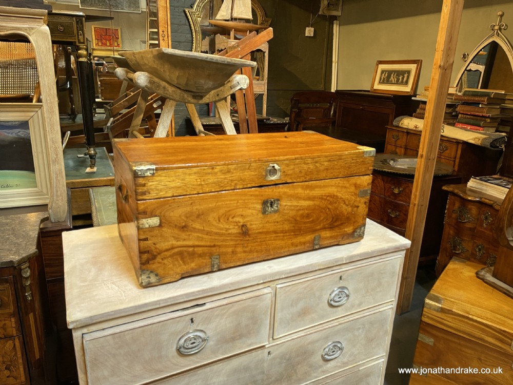 Camphor campaign travel chest View IX