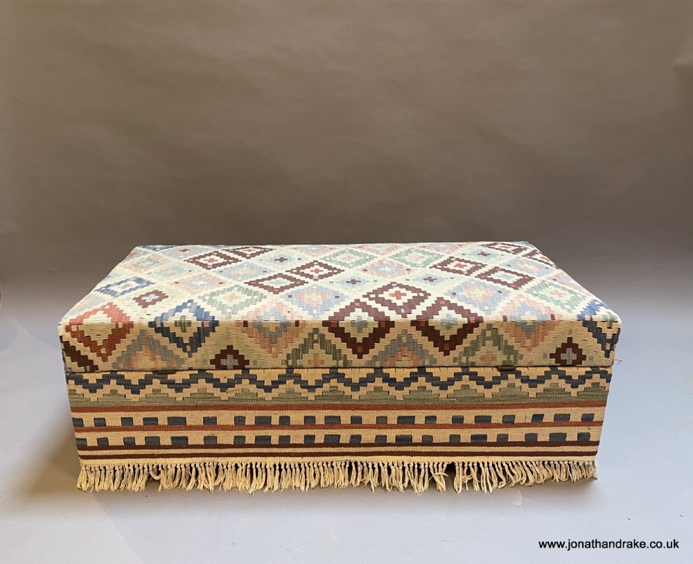 ottoman chest seat View II