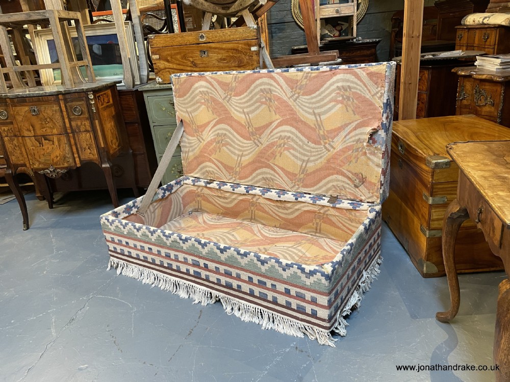 ottoman chest seat View III