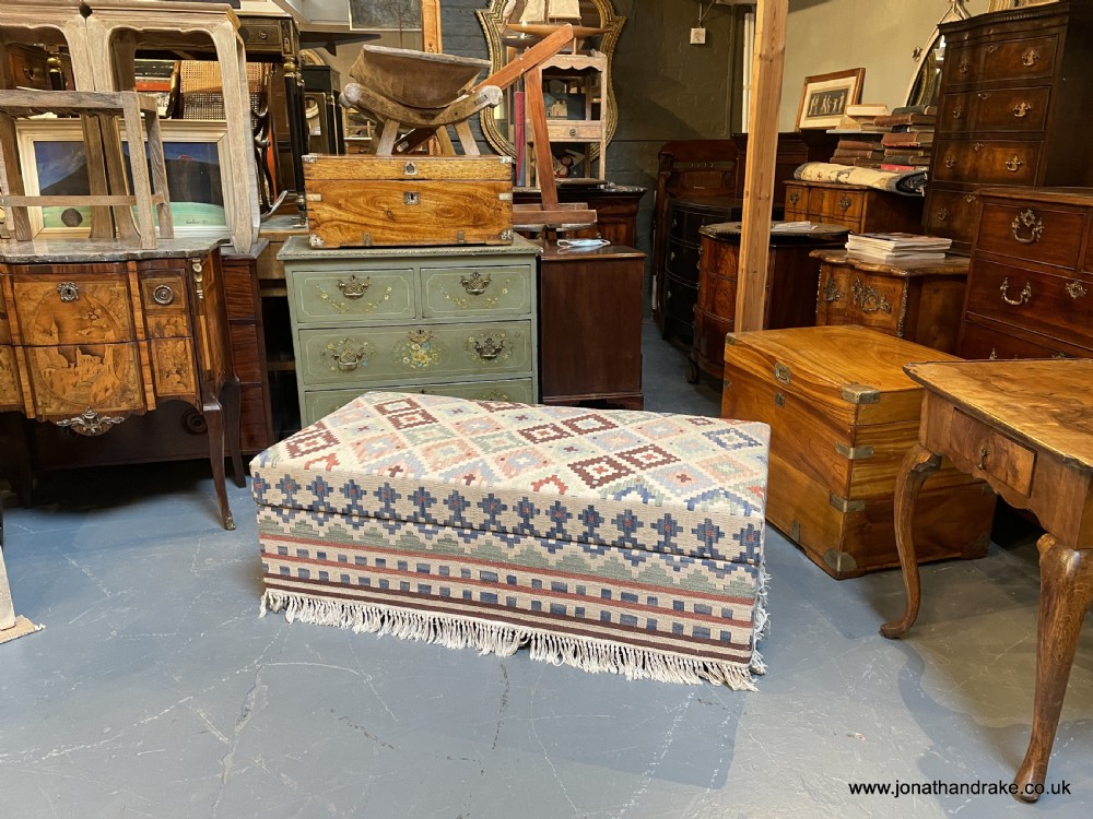 ottoman chest seat View IX
