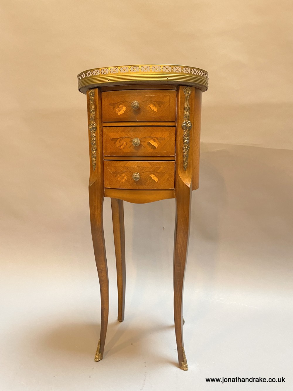 French occasional table View IV
