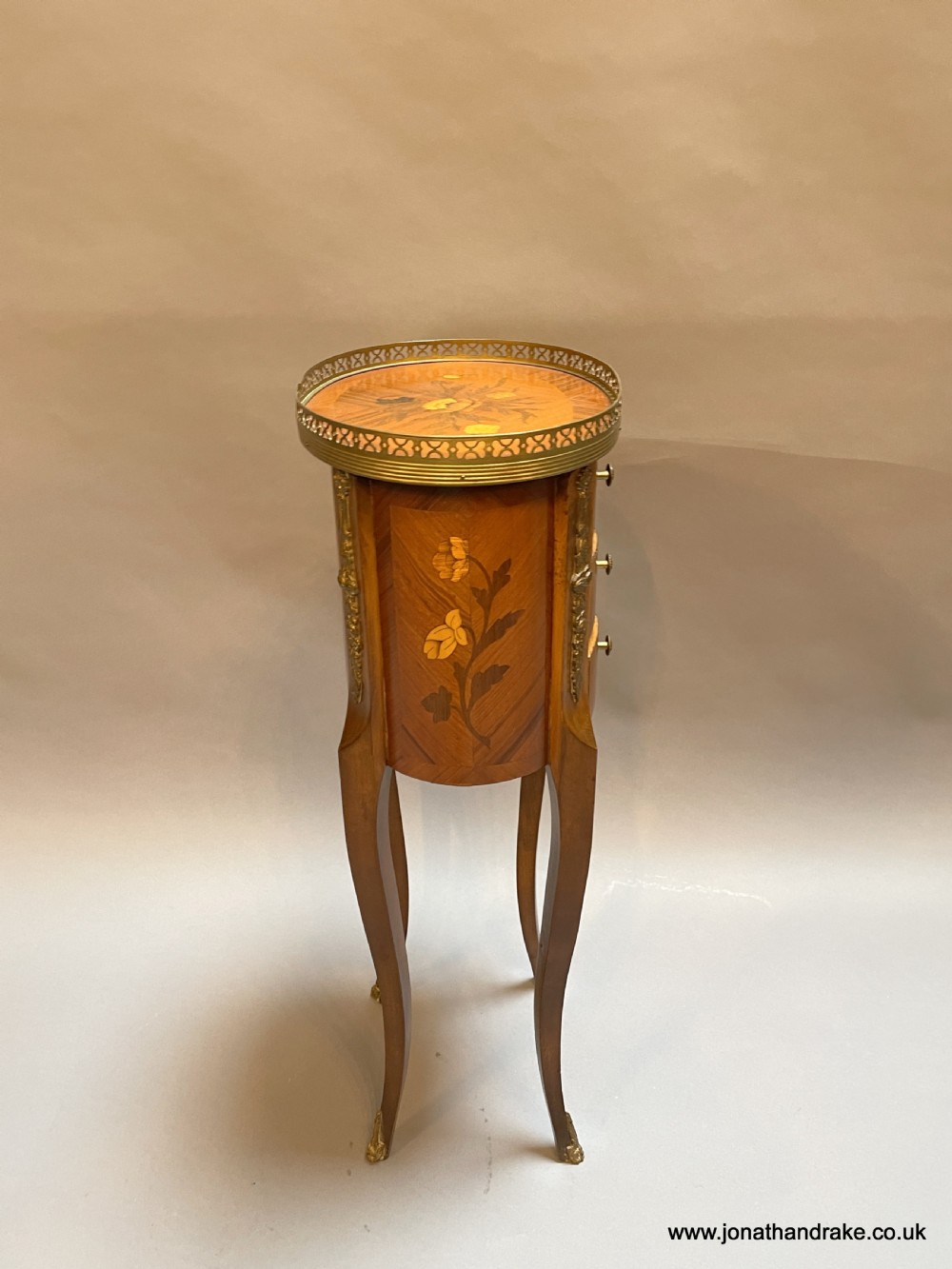 French occasional table View VII