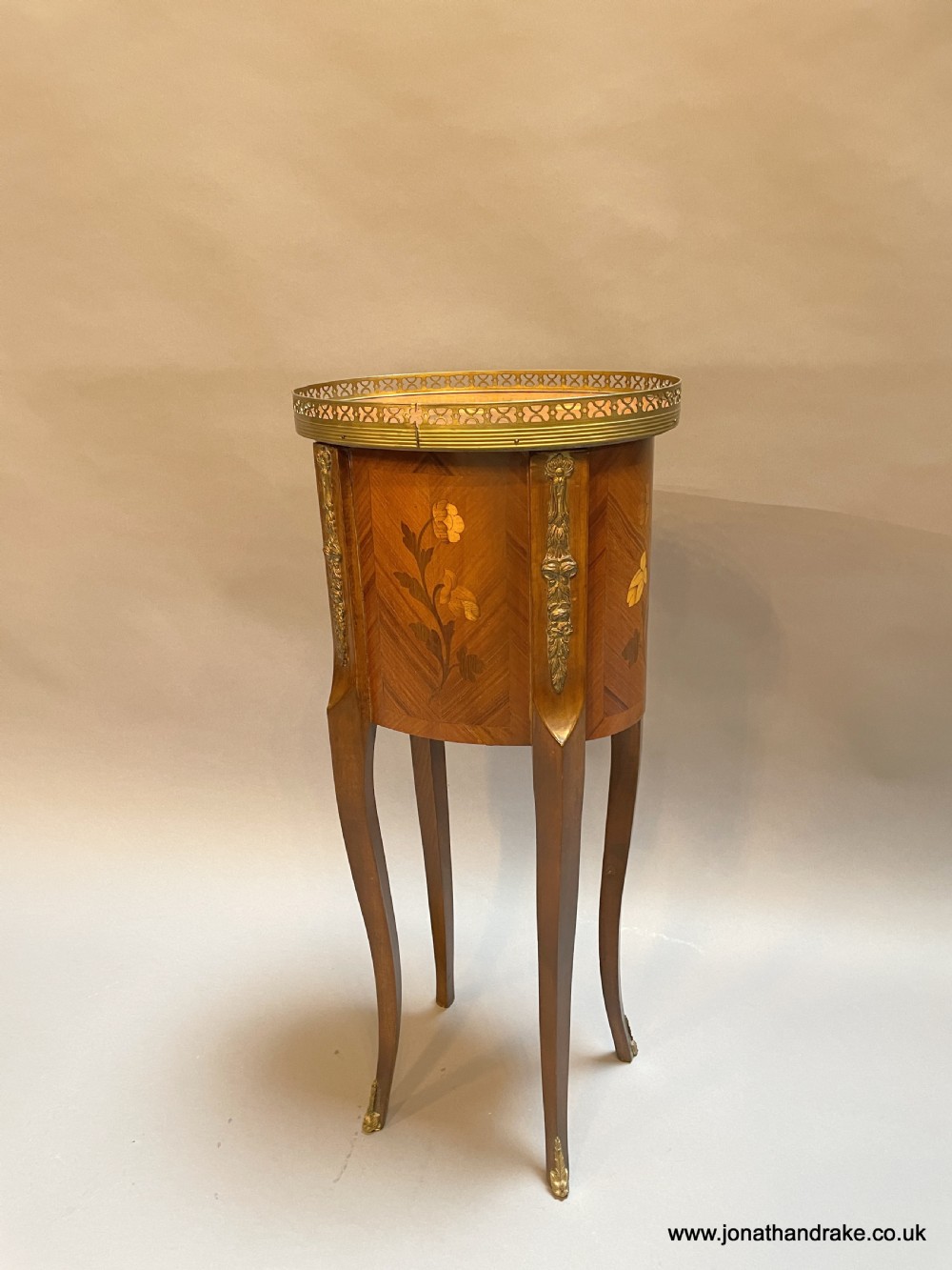 French occasional table View VIII