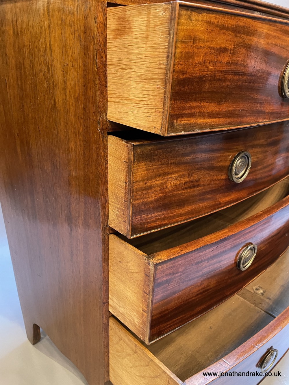 George 111 bow chest of drawers View XI
