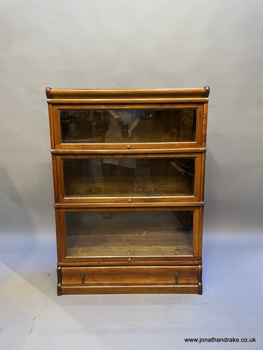 Globe wernicke walnut bookcase View IV