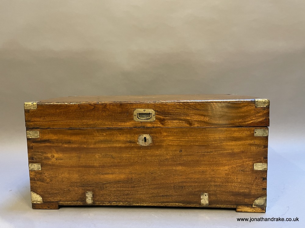 Camphor campaign trunk View III