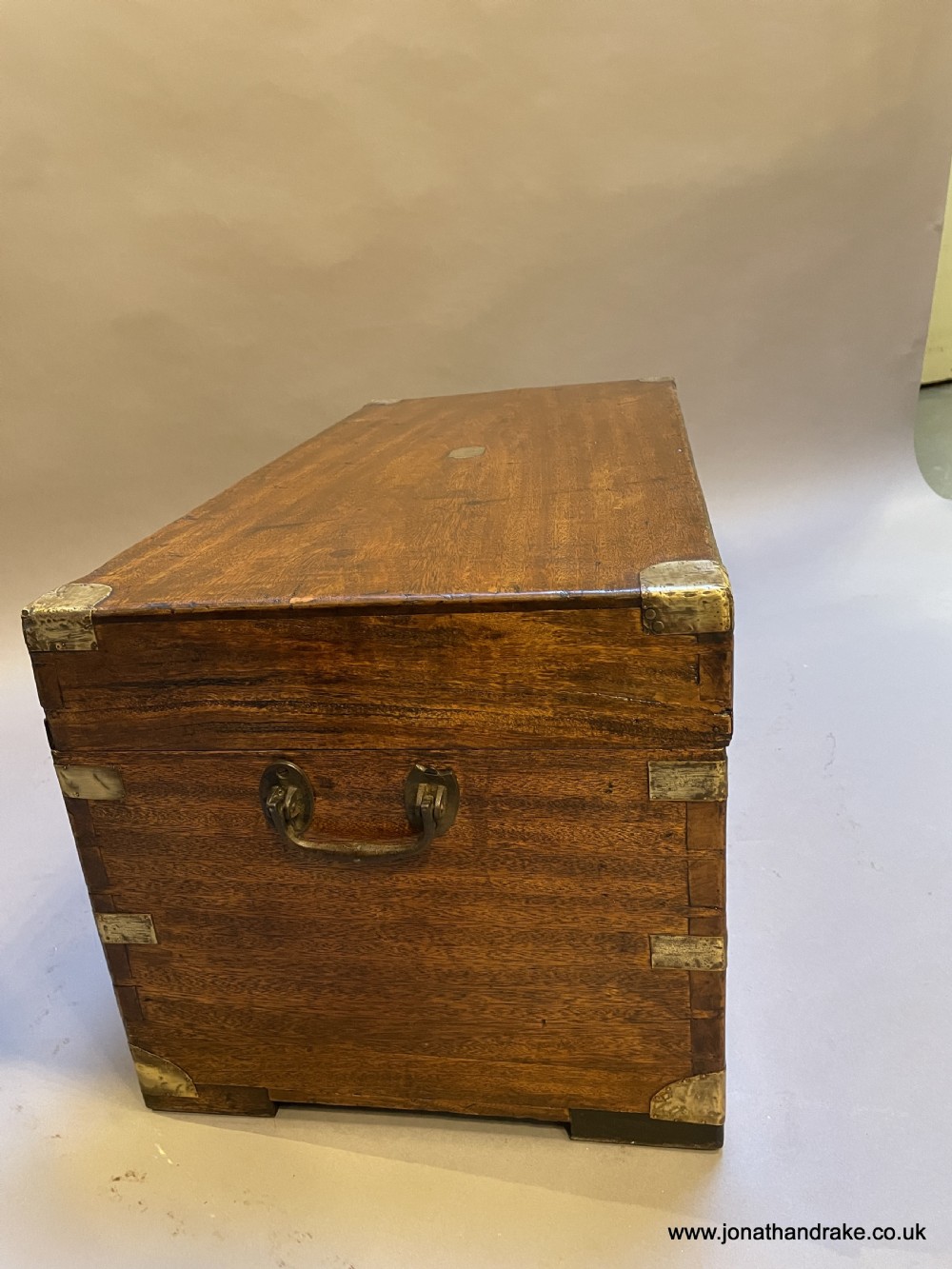 Camphor campaign trunk View V