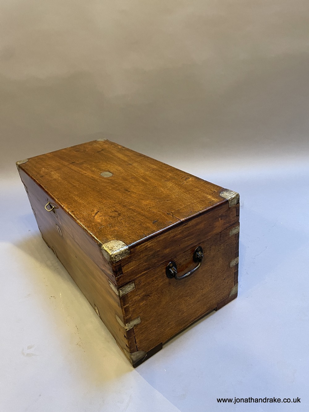 Camphor campaign trunk View VI