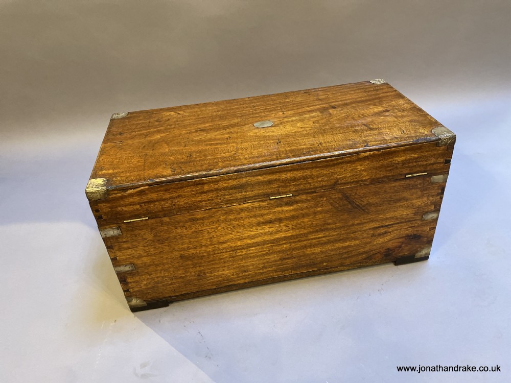 Camphor campaign trunk View VII