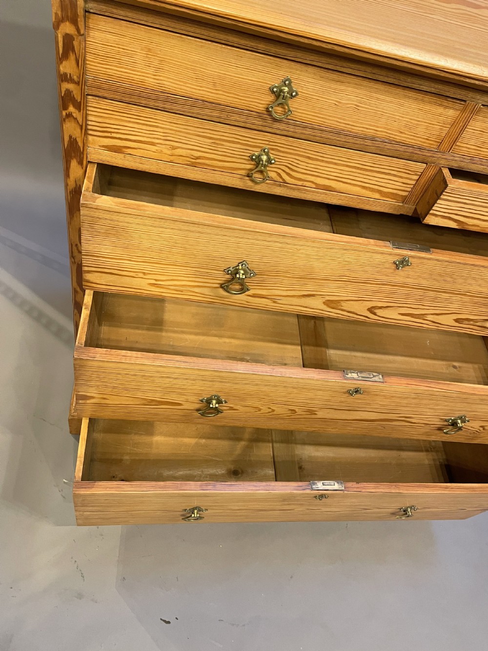 arts and crafts Oregon pine chest of drawers View X