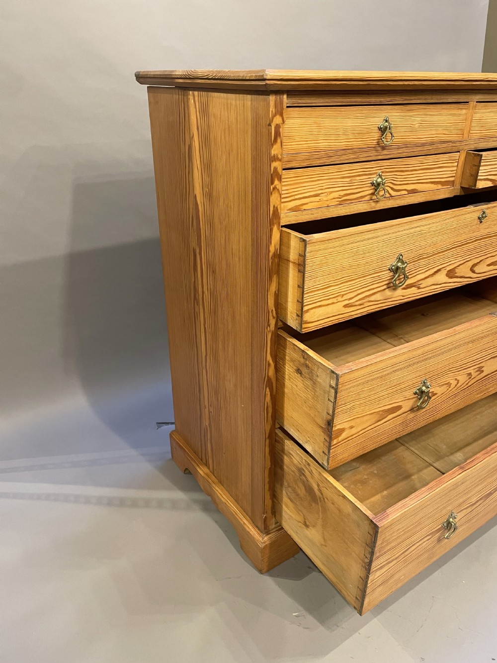 arts and crafts Oregon pine chest of drawers View XI