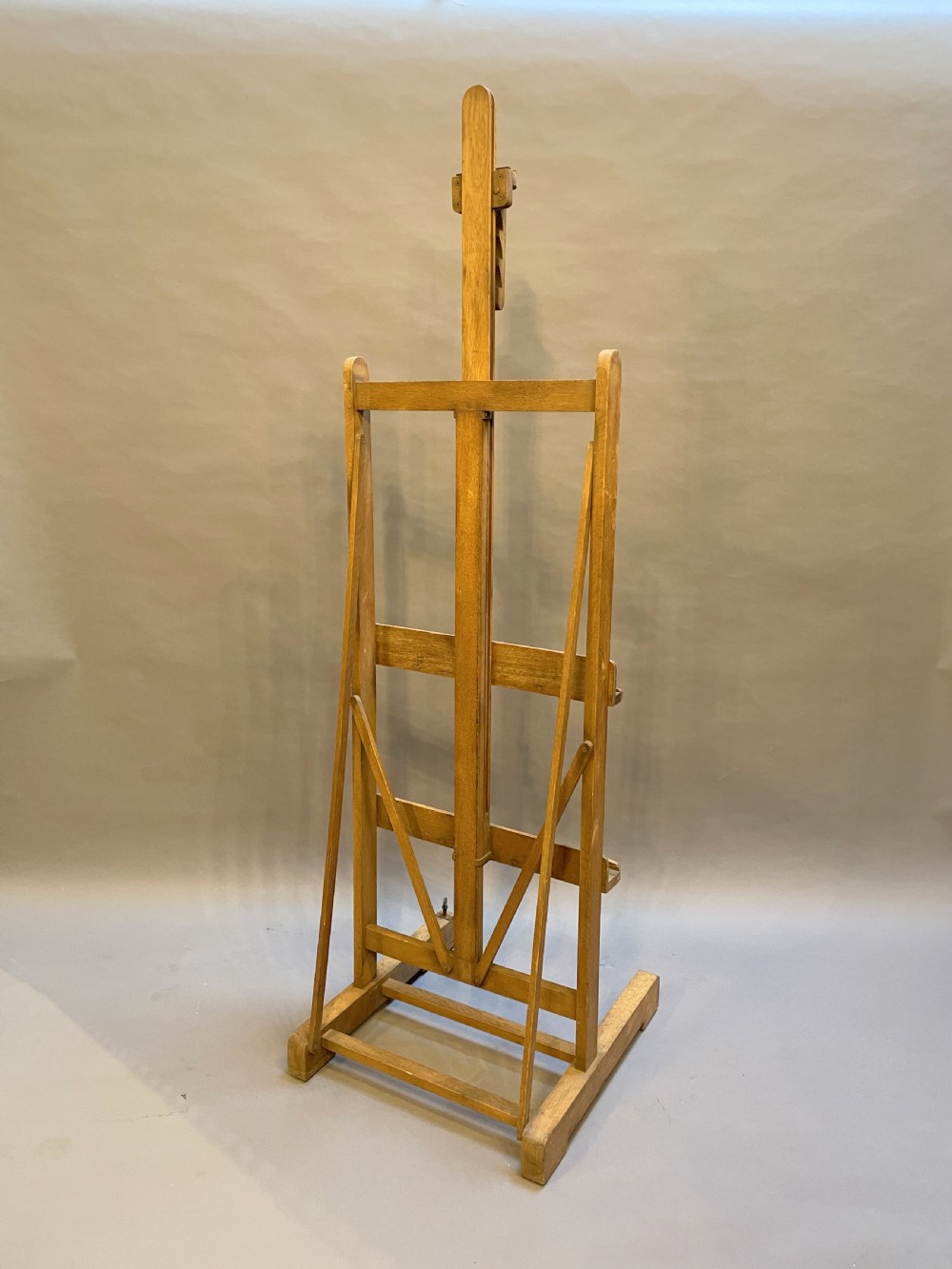 Early C20th artists easel View VI