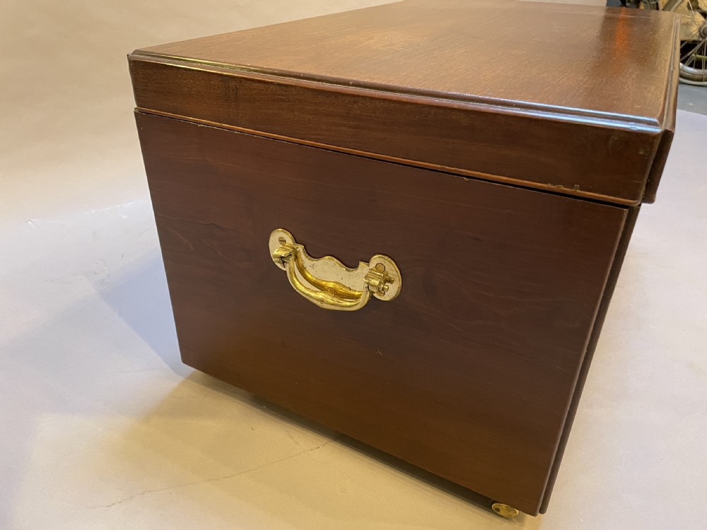 C18th Red Walnut Trunk coffer View VIII