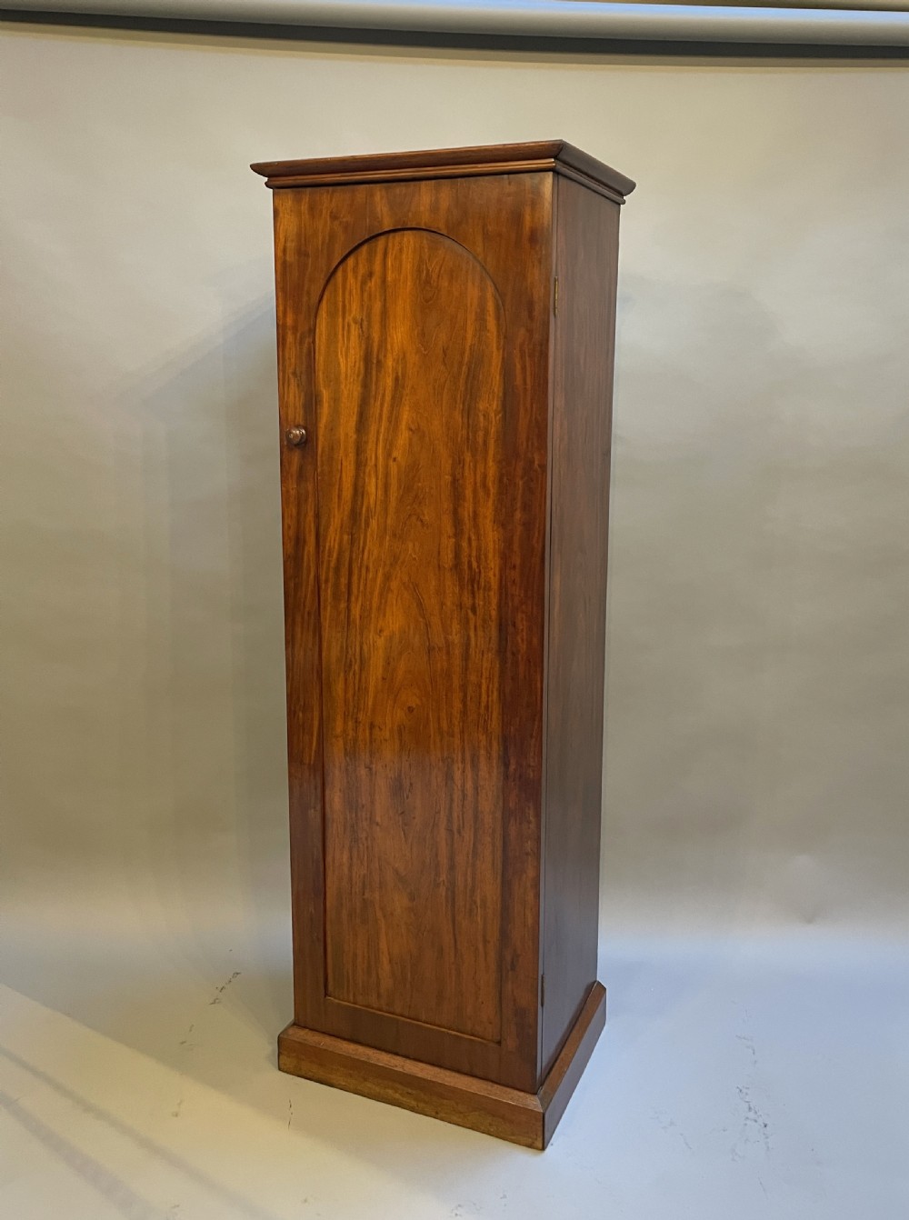 Victorian mahogany pillar cabinet