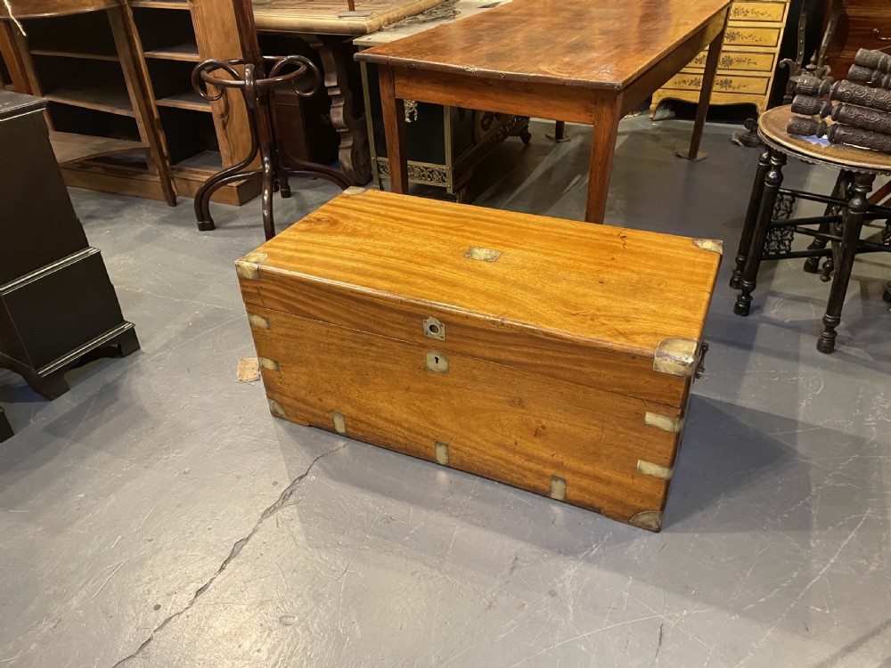 camphor campaign trunk chest View VI